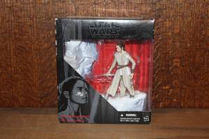 lot 18 image: Star Wars The Black Series Rey (Starkiller Base) action figure.