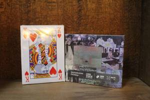 lot 21 image: Large playing cards and a 1000 piece  puzzle