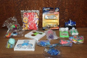lot 22 image: Lot of toys see pictures for details