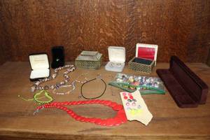 lot 26 image: Lot of jewelry the heart pendant is 925