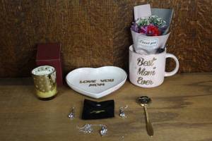lot 148 image: Sterling silver necklace with this best mom gift set