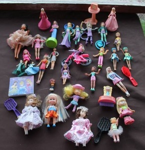 lot 32 image: collection of vintage dolls and accessories