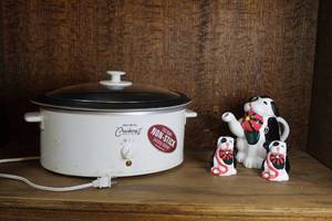 lot 190 image: novelty black and white ceramic puppy teapot set, which likely includes matching salt and pepper shakers. And a crock pot