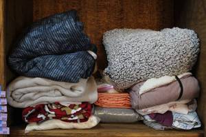 lot 220 image: Blankets