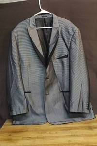 lot 224 image: Stacy Adams tuxedo jacket