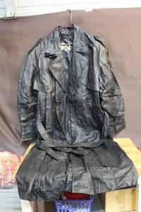 lot 226 image: Phase 2 size 1x black genuine leather trench coat