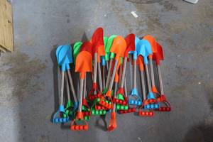 lot 167 image: Over 20 kids play shovels