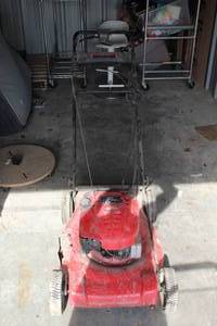 lot 176 image: Troy-Bilt self-propelled lawn mower equipped with a Briggs & Stratton engine( for parts)