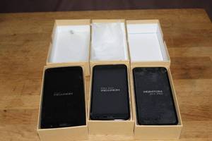 lot 72 image: 3 cell phone for parts