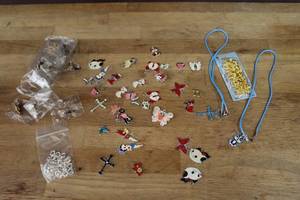 lot 248 image: Charms and jewelry making accessories
