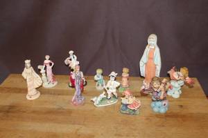lot 263 image: collection of miscellaneous vintage ceramic figurines and more see pictures for details