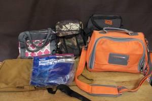 lot 267 image: Lunch bags and ice packs and more see pictures for details