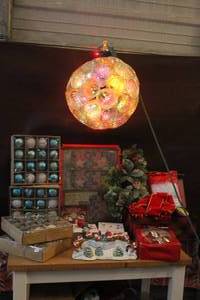 lot 273 image: Christmas decor
