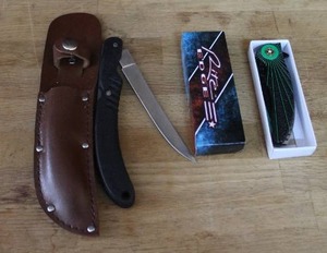 lot 304 image: Knives