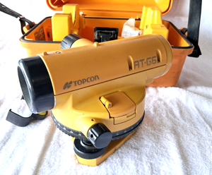 TopCon AT-G6 Auto-level with storage case