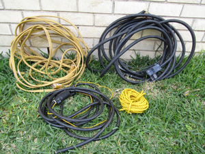 lot 33 image: 220 electric cord plus