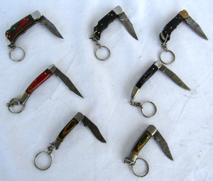 lot 27 image: NEW genuine Damascus steel blade keychain pocket knives (Bid is times the quantity)