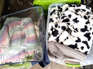 lot 200 image: Tote full of blankets plus