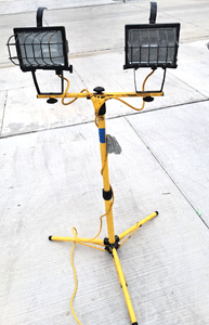 lot 205 image: Halogen dual lamp utility lights