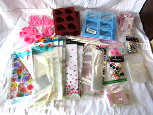 lot 71 image: Party supplies as shown