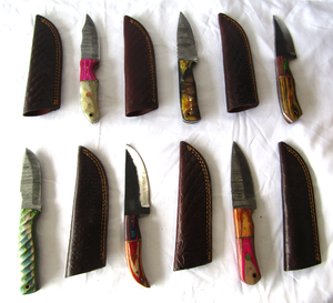 lot 76 image: NEW genuine Damascus steel blade knives with leather sheaths (Bid is times the quantity)