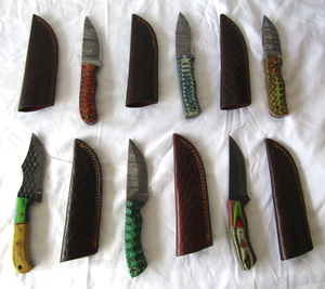 lot 77 image: NEW genuine Damascus steel blade knives with leather sheaths (Bid is times the quantity)