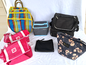 lot 182 image: Assorted thermal insulated coolers and tote bags