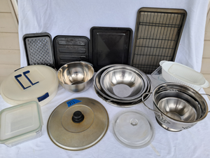 lot 116 image: Assorted bakeware as shown
