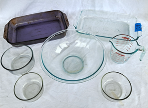 lot 121 image: Pyrex glass baking ware