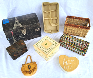 lot 125 image: Assorted storage and trinket boxes
