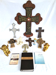 lot 103 image: Holy Bible and assorted religious decor