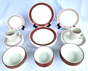 lot 107 image: Correlle 59 piece dinnerware set