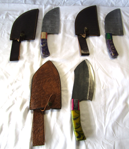 lot 83 image: NEW genuine Damascus steel blade clever knives with leather sheaths (Bid is times the quantity)