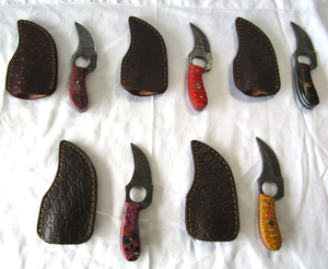 lot 192 image: NEW genuine Damascus steel blade knives with leather sheaths (Bid is times the quantity)