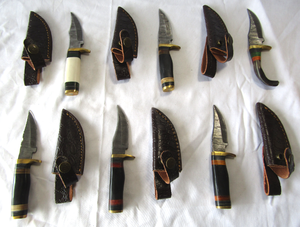 lot 193 image: NEW genuine Damascus steel blade knives with leather sheaths (Bid is times the quantity)