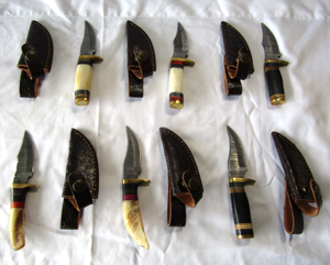 lot 146 image: NEW genuine Damascus steel blade knives with leather sheaths (Bid is times the quantity)