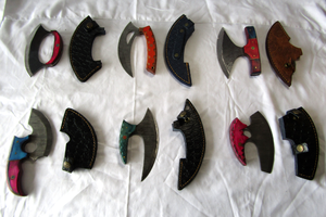 lot 130 image: NEW genuine Damascus steel blade knives with leather sheaths (Bid is times the quantity)