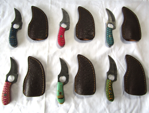 lot 110 image: NEW genuine Damascus steel blade knives with leather sheaths (Bid is times the quantity)
