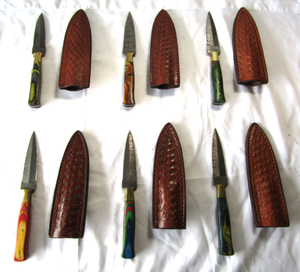 lot 112 image: NEW genuine Damascus steel blade Dagger knives with leather sheaths (Bid is times the quantity)