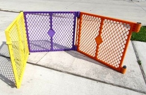 lot 94 image: Childpet tri-fold safety gate