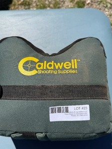 lot 23 image: Caldwell dead shot shooting bag front rest
