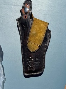 lot 22 image: Safari land leather holster Model  NIDFR