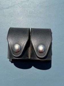 lot 16 image: 44SPC speed loader x2 in HRS leather case