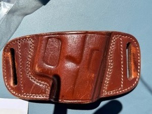lot 177 image: Tagus leather gun holster