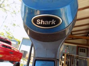 lot 130 image: Shark vacume