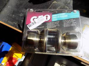lot 30 image: Hall and closet knob NIP
