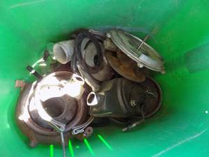 lot 124 image: Various fan  clutch parts