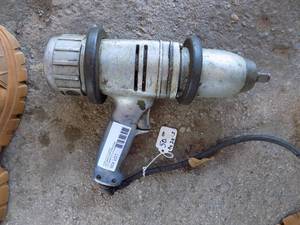 lot 28 image: B&D 12 impact wrench Cord needs repair