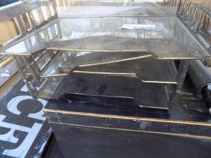 lot 105 image: Desk trays