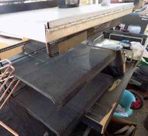 lot 109 image: Mesh stacking trays